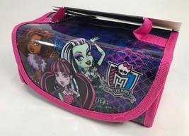 Monster High - Freaky Fab 5-IN-1 Roll Up Stationery Set - $225.09 MXN