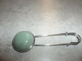 Jewelry lapel pin Aventurine cab hand set color silver over brass setting - $212.30 MXN