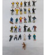 Lot Of (31) Civilian People Preiser Miniatures 1/72 Scale - $505.76 MXN