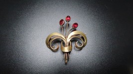 Antique Heavily Worn Gold Red Crystal Flower Brooch  BB4 - £15.94 GBP