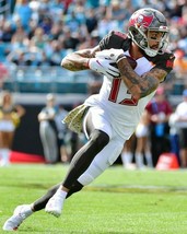 Mike Evans 8X10 Photo Tampa Bay Buccaneers Football Picture Nfl On The Run - £3.94 GBP