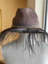 Nwt $ 2500 Brunello Cucinelli Monilli Feather Mauve Straw Fedora Hat Sz L - £239.58 GBP