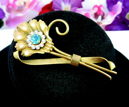 Fan FLOWER PIN Rhinestone Vintage Brooch Clear Blue Goldtone Art Nouveau 3&quot; - £10.35 GBP