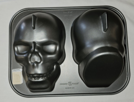 Skull Cake Pan Halloween  Creepy  9 cup Nordic Ware Williams Sonoma - £20.70 GBP