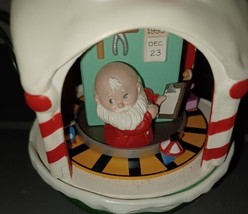 Hallmark 1993 Keepsake Magic Ornament Santa&#39;s Workshop Light &amp; Motion Works - £10.34 GBP