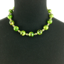 MIDCENTURY vintage marbled green beaded necklace - 17.5&quot; chunky light-wt plastic - £23.50 GBP