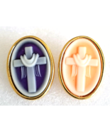 Lot 2 Christian Cross Pins Oval Cameo Style Purple Peach Draped Cloth Faith - €12,86 EUR