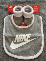 Nike Baby Boy Newborn Bib &amp; Booties Set ~ Gray &amp; White ~ 0-6 Months ~ - £11.26 GBP