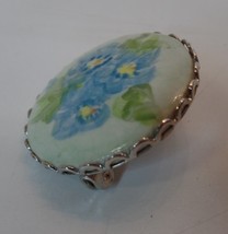 Vintage Unbranded Silvertone Multi Color Ceramic Flower  Pin/Brooch Apx 1&quot; Round - £10.35 GBP
