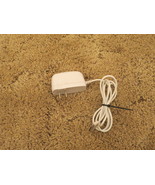 Apple iPhone 4 &amp; iPad Travel Charger w. Built-In Cable White - $244.04 MXN
