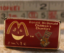 McDonalds Ronald McDonald Smile Children Charities Employee Pinback Pin Button - £8.63 GBP