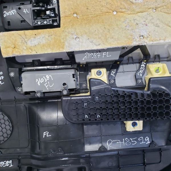 Front Left Interior Door Panel Has Wear OEM 2007 Toyota Tundra Item image 11