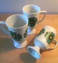 Vintage 70s Graphic Flower pedestal mug- set of 3 image 3