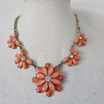 Chunky Y2K Salmon Pink Flower Statement Necklace - £14.98 GBP