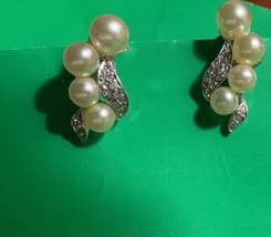 Earrings Faux Pearl Rhinestone Vtg Marvella Clip On  - $367.46 MXN