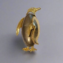 Vintage Gold-Tone Penguin Brooch - $273.66 MXN