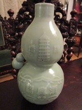 Green Ceramic Chinese VASE Relief 9&quot; Rare - $1,968.14 MXN