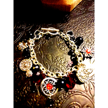 Beautiful Vintage Charm Bracelet - $24.39 CAD