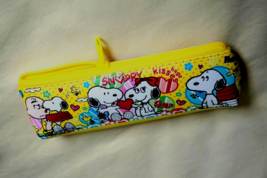 Authentic Peanuts Snoopy Japan Hugs & Kisses Yellow Zipper Pen Case Pouch Bag 7" - $1.93