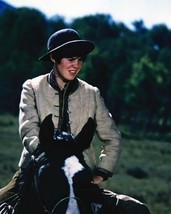 Kim Darby on horseback as Mattie Ross in 1969 True Grit 11x17 inch Poster - £15.63 GBP