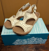 NEW Skechers Womens Beverlee Easy To Adore Off White Wedge Sandals Size 7 - $33.68