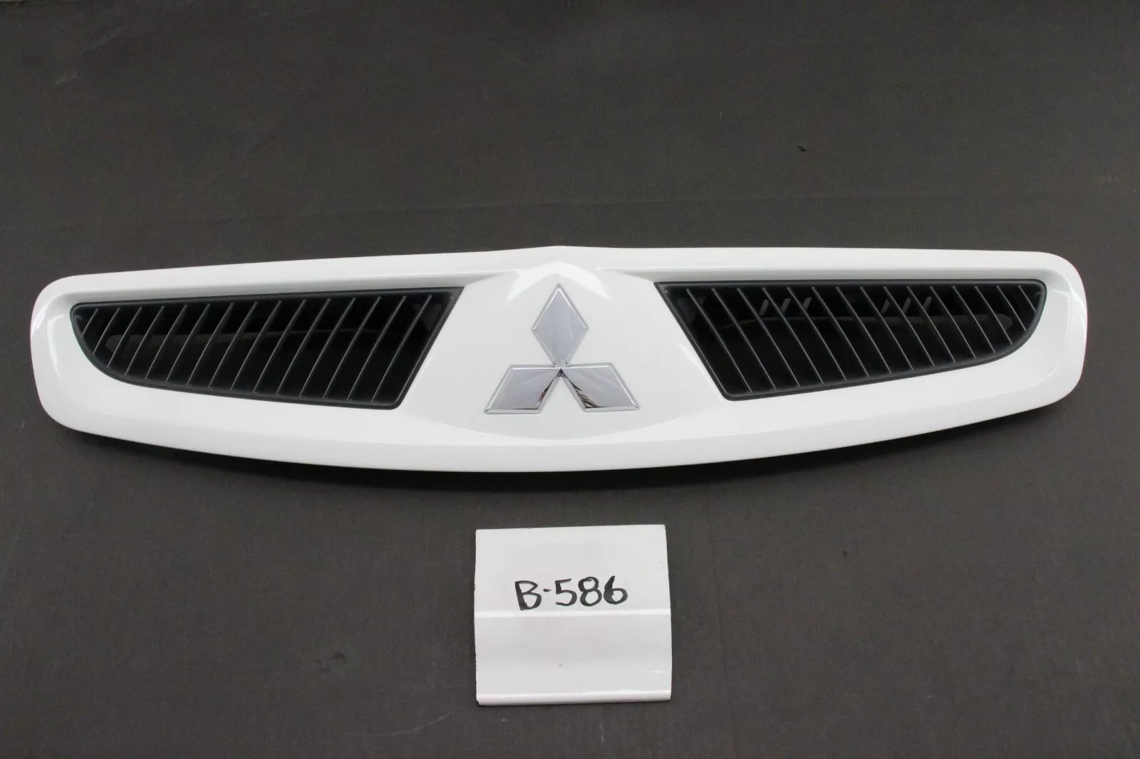 New OEM Genuine Mitsubishi Radiator Grille 2002-2007 Colt MN150113WA Whi... - £45.54 GBP