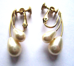 Napier Gold Tone Faux Pearl Double Teardrop Screw Back Earrings Vintage ... - $15.20