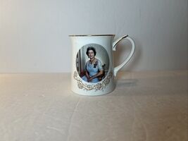 Queen Elizabeth II 40th Anniversary Commemorative cup Hand decorated by ... - €8,67 EUR