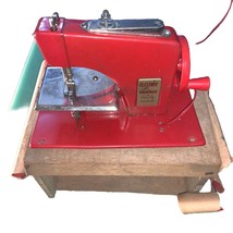 Vintage Boxed Electric Kraemer Little Modiste Battery Sewing Machine,Japan - $39.48