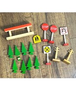 Thomes the Train Wooden Accessories Trees Traffic Signs 16-Pc. - $276.80 MXN
