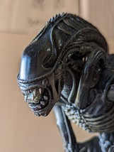 Sideshow Collectibles Aliens Diorama Alien2 Alien Warrior Statue Wall Mount - £523.89 GBP