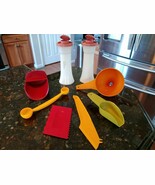 Tupperware 292 718 878 1227 1333 1223 1558 Kitchen Tool Lot Salt Pepper ... - $969.87 MXN