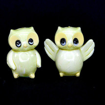 Vintage Plastic Owls With One Flapping It&#39;s Wings Salt And Pepper Shakers - $8.08