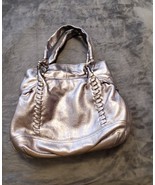 B.MAKOWSKY METALLIC PEWTER PEBBLED LEATHER SHOULDER HANDBAG - NWOT - $5,654.41 MXN