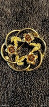 Vintage Jewelry SARAH COVENTRY Signed Round Gold w/ Brown Flowers  Brooch pin - £11.13 GBP