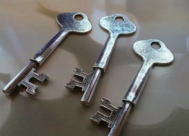 2 Skeleton Key Pendants Stamping Blanks Antiqued Silver 64mm Large Steam... - £1.57 GBP