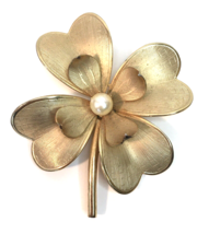 Brushed Texture Four Leaf Clover Brooch Simulated Pearl &amp; Gold Tone Vintage - £12.30 GBP