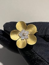 18k Yellow Gold Satin Brushed Ring with Diamond &amp; Mother of Pearl Flower - £430.92 GBP