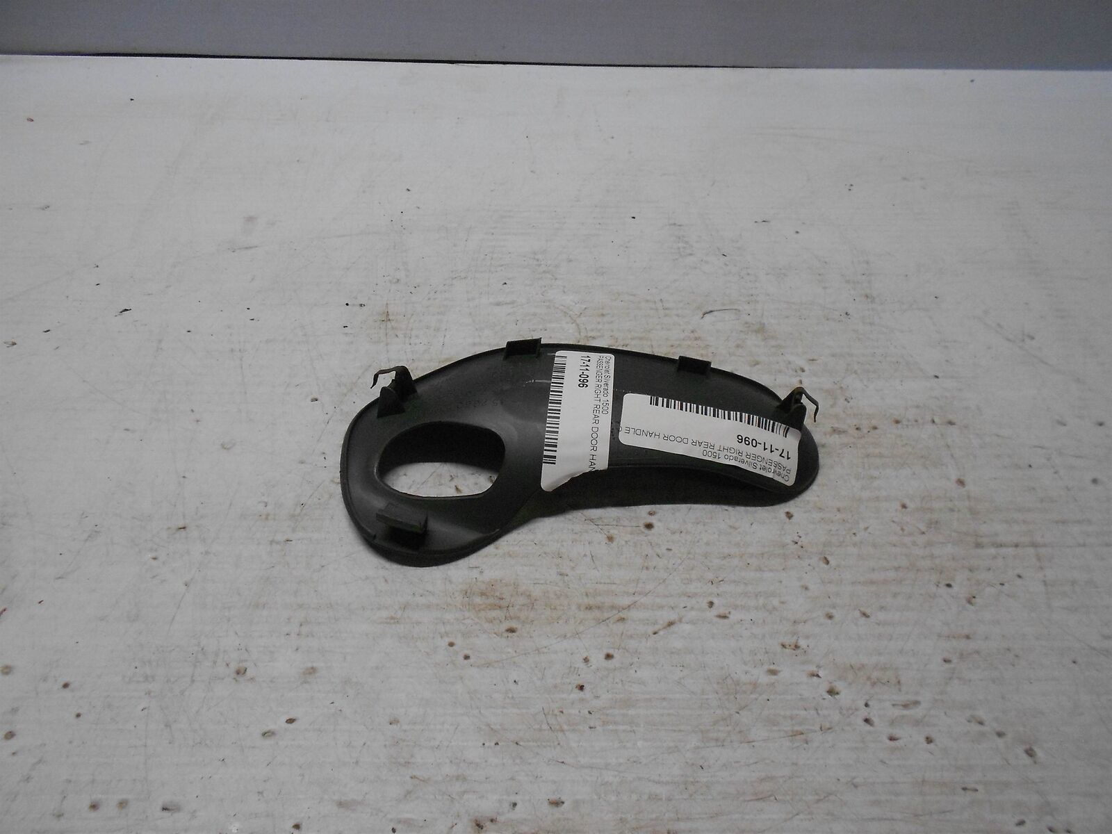 03-06 Chevrolet 1500 PASSENGER RIGHT REAR DOOR HANDLE COVER RR RH - $23.99