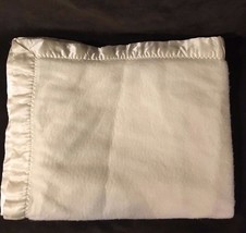 Quiltex 100% Acrylic White Baby Blanket Satin Trim 35 X 44" - £44.17 GBP