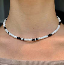 Black and White Choker - $186.21 MXN