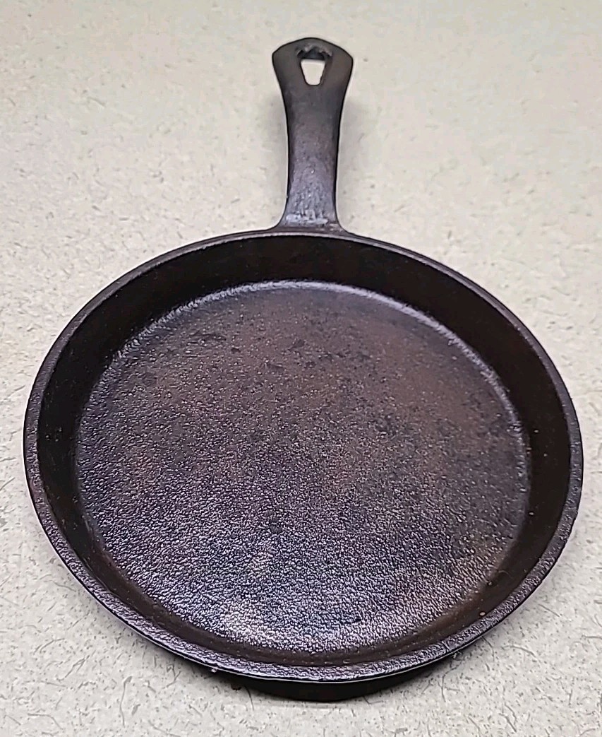 Cast Iron Pan 9 x 5" Small Item image 3