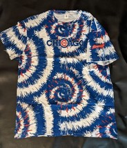 Chicago Cubs Wrigley&#39;s Feld Krawatte Gefärbt Sga Shirt Baseball MLB Stad... - $30.01