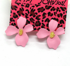 Betsey Johnson Gold Alloy Pink Enamel Four Petal Flower Post Earrings - £6.37 GBP