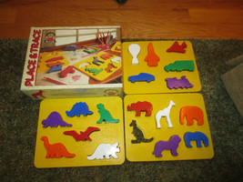 Vintage PLACE &amp; TRACE Dinosaurs Animals Vehicles PLASTIC FORMS - 1 Missing - $6.93