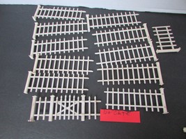 Plasticville 10 White Picket Fence Sections and Stationary Gate 2.25&quot;H - $6.60
