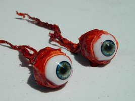 Dead Head Props Pair of Realistic Life Size Bloody Ripped Out Eyeballs - Hallowe - £23.96 GBP