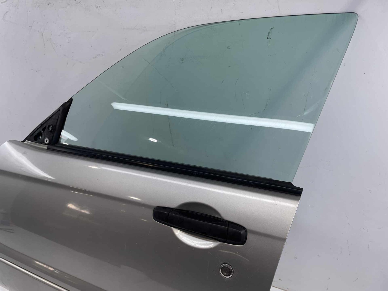 2006-2008 Subaru Forester LH Driver Front Door Assembly W/ Glass & Panel Scratch Item image 5