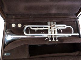 Bach Soloist TR200 Step-Up Trumpet w/2 Mouthpieces &amp; Case - NICE! - £625.15 GBP