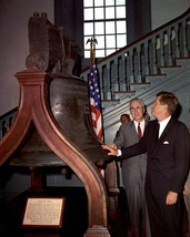 President John F. Kennedy JFK at Liberty Bell in Philadelphia - New 8x10 Photo - £6.92 GBP